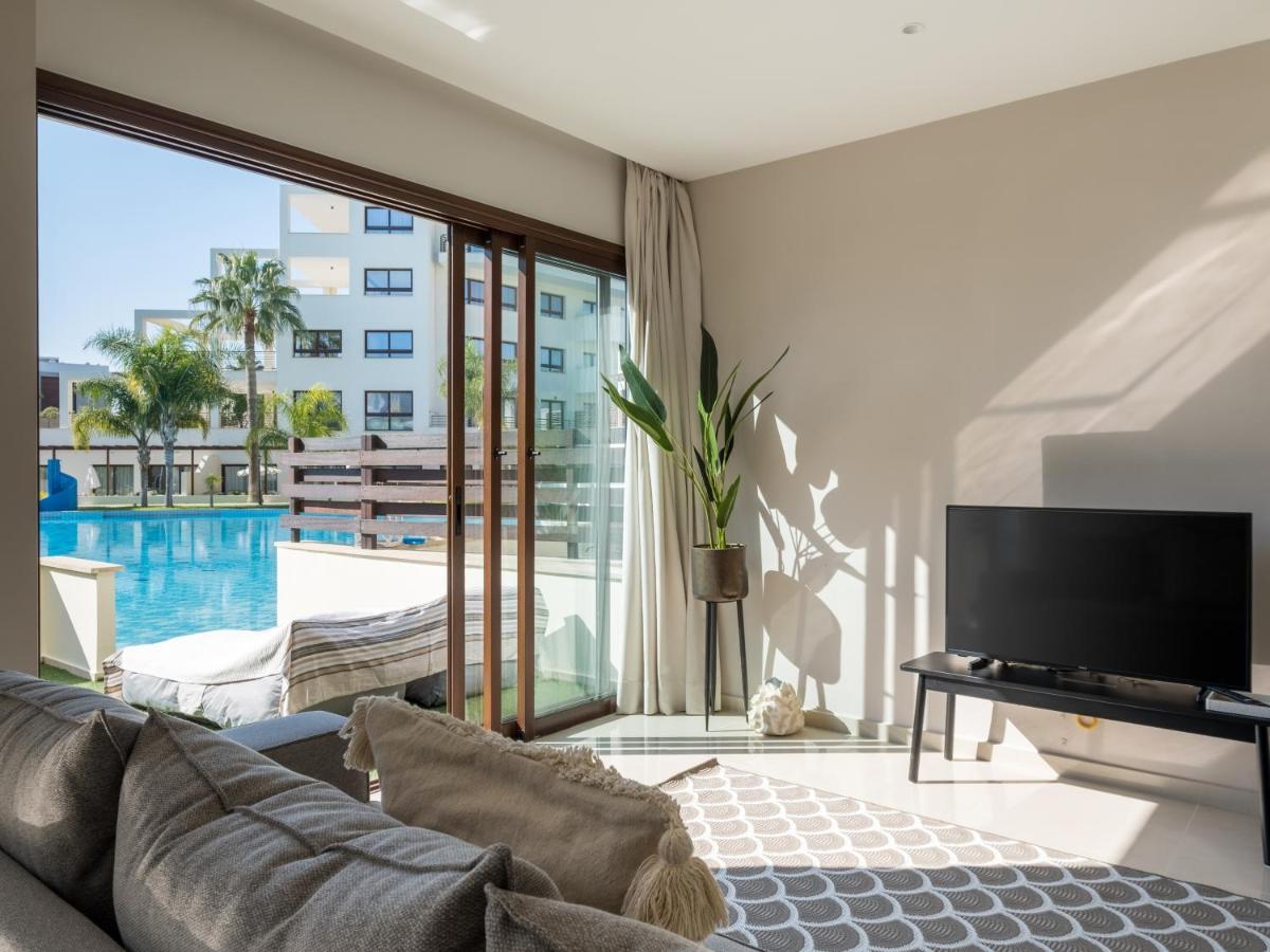 Sanders Aqua Park Resort - Precious 3-Bedroom Holiday Home With Shared Pool リマソール エクステリア 写真