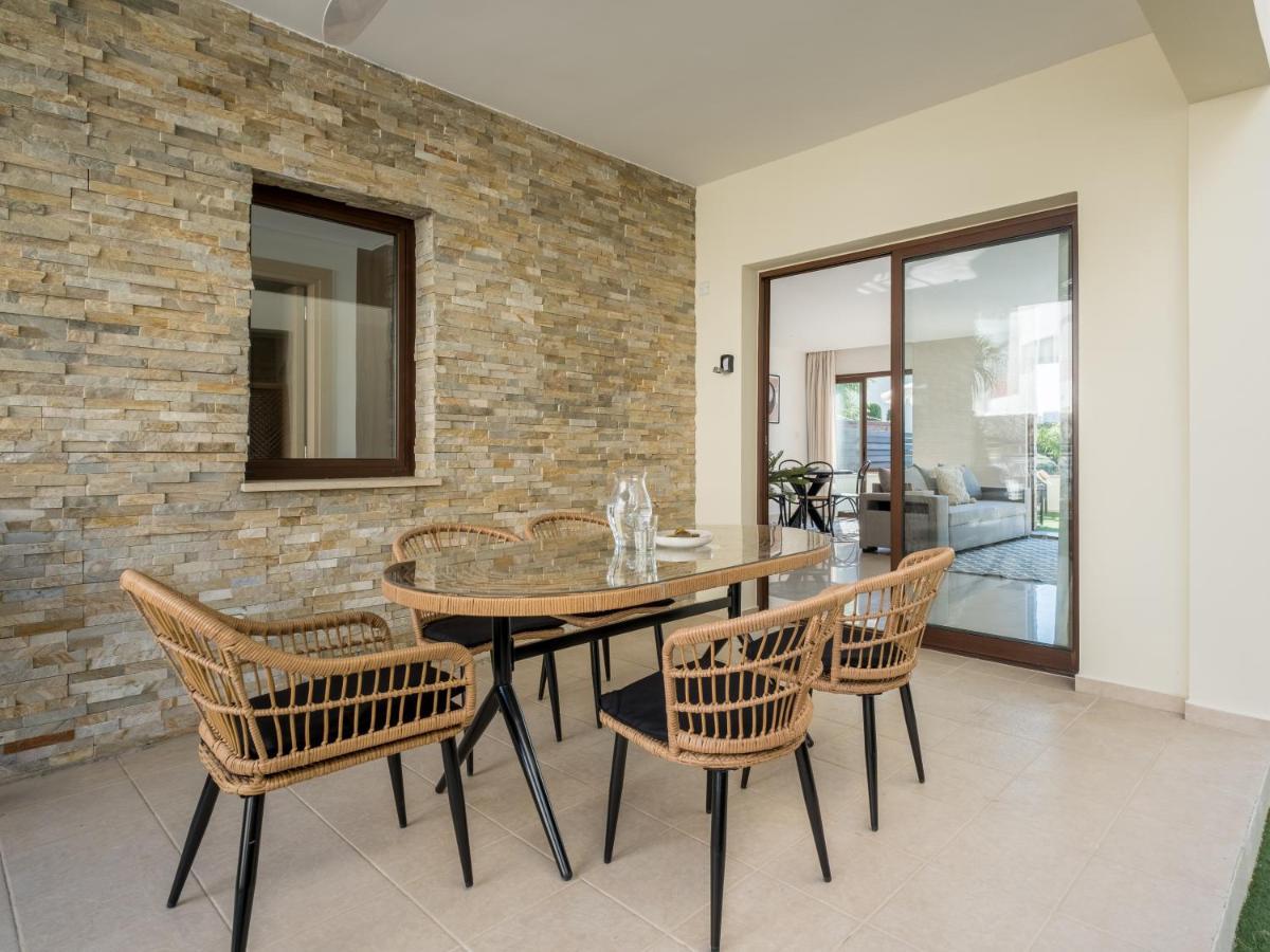 Sanders Aqua Park Resort - Precious 3-Bedroom Holiday Home With Shared Pool リマソール エクステリア 写真