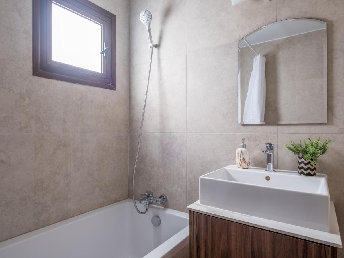 Sanders Aqua Park Resort - Precious 3-Bedroom Holiday Home With Shared Pool リマソール エクステリア 写真